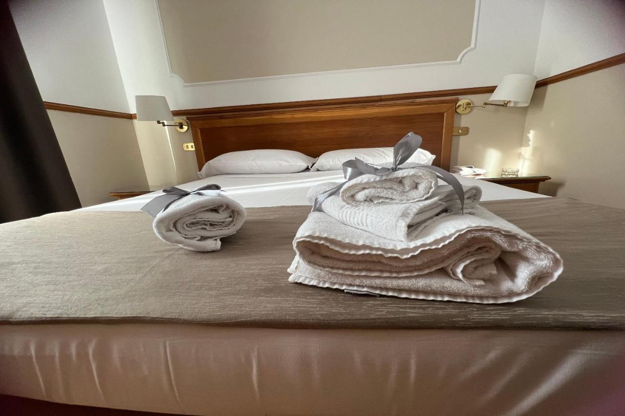 Hotel Leopardi Napoli Bagian luar foto