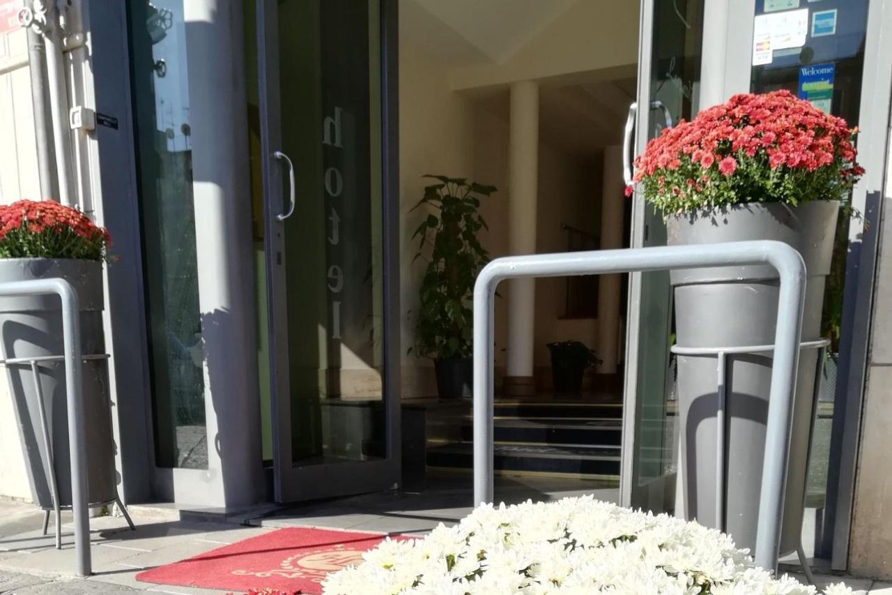 Hotel Leopardi Napoli Bagian luar foto