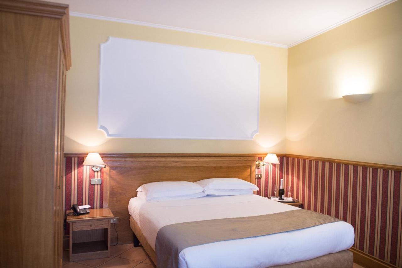 Hotel Leopardi Napoli Bagian luar foto
