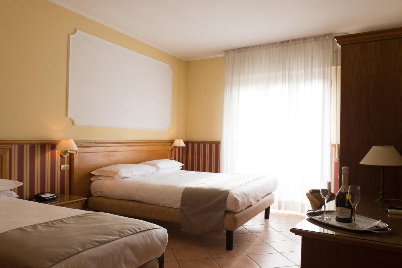 Hotel Leopardi Napoli Bagian luar foto