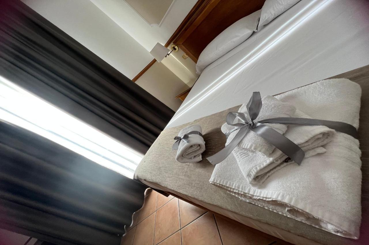 Hotel Leopardi Napoli Bagian luar foto
