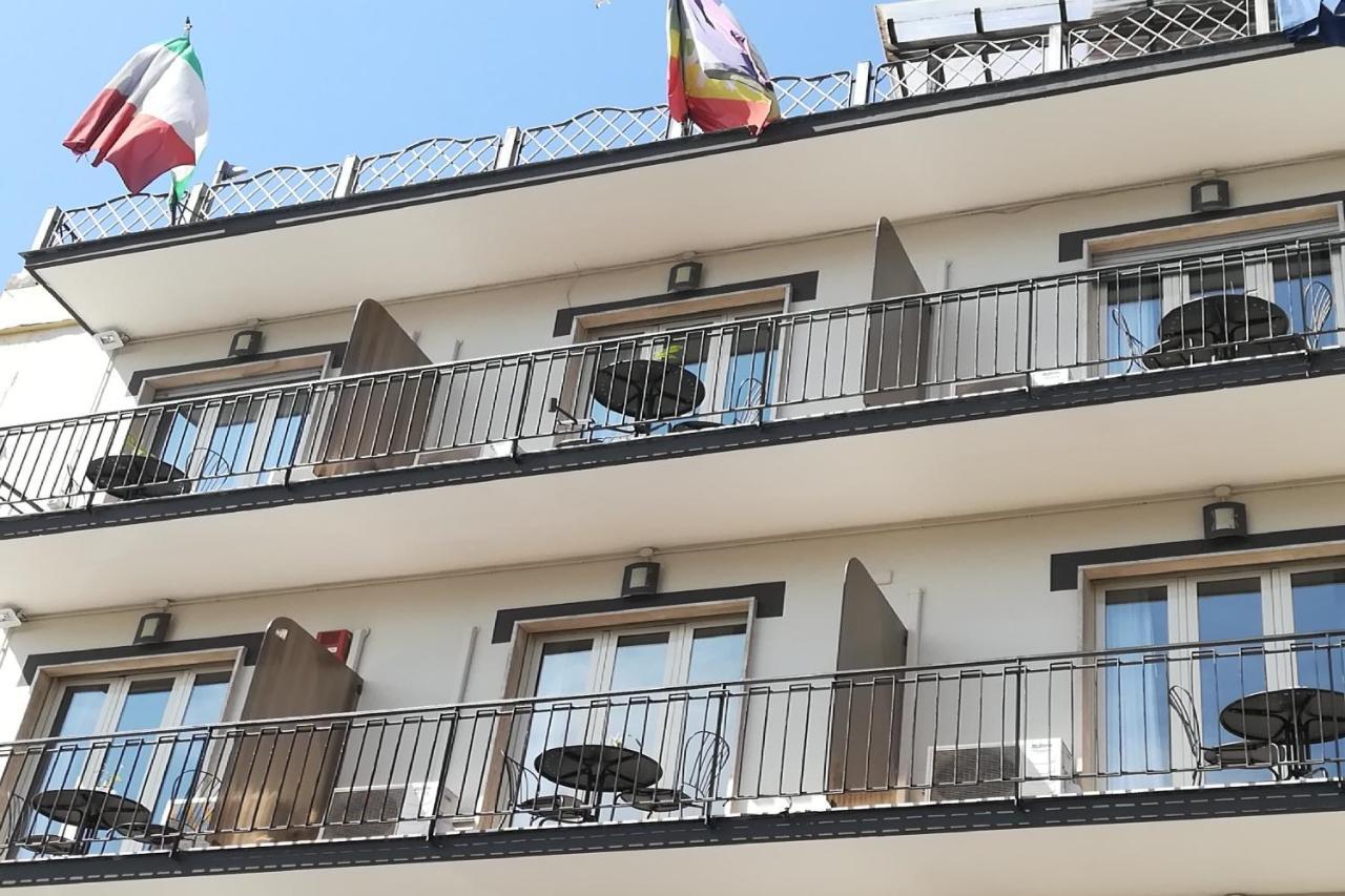Hotel Leopardi Napoli Bagian luar foto