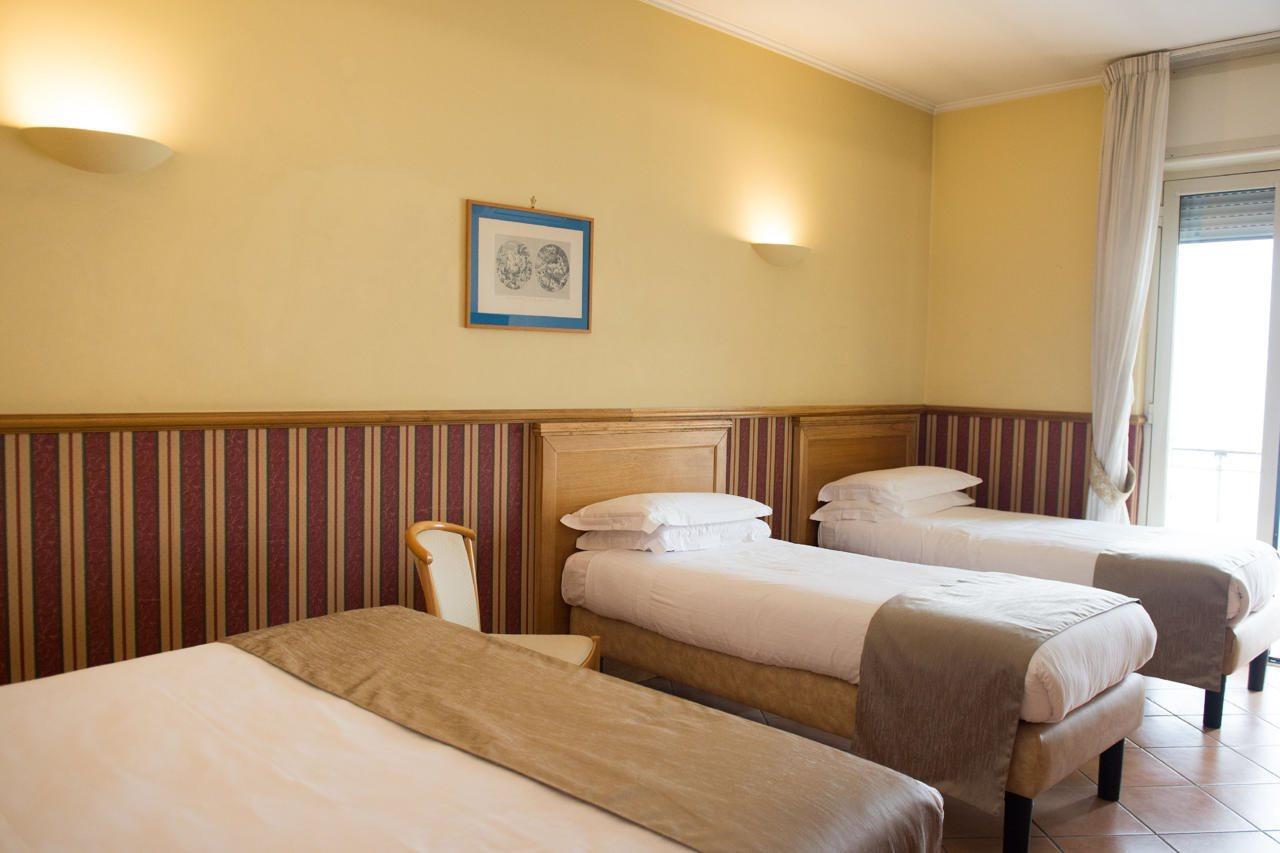 Hotel Leopardi Napoli Bagian luar foto