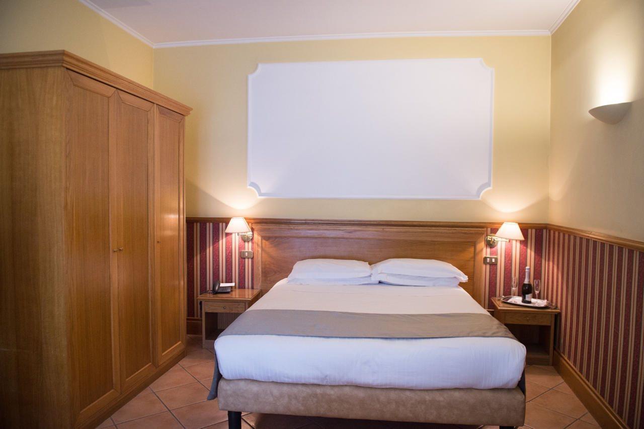 Hotel Leopardi Napoli Bagian luar foto