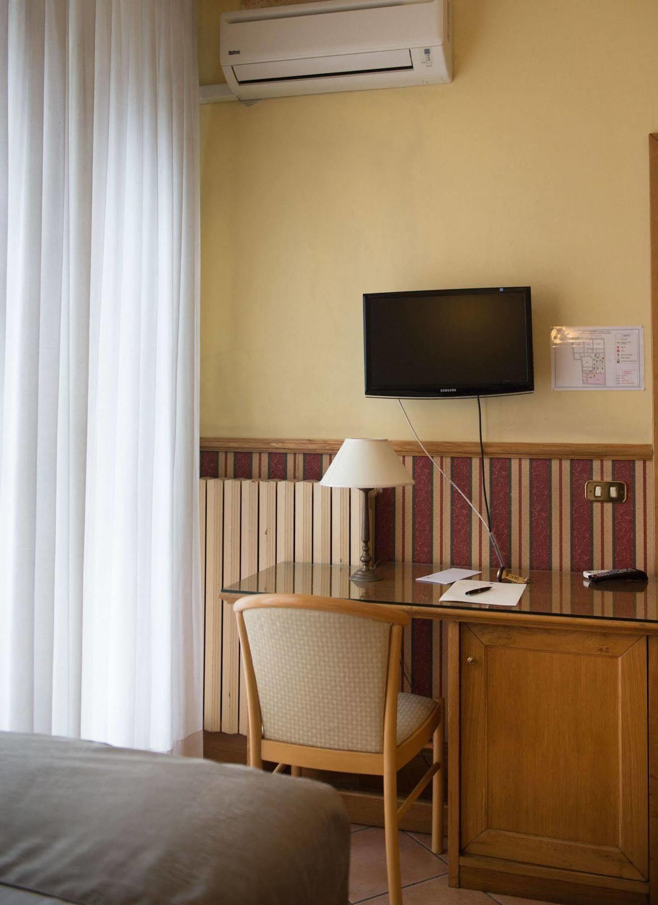 Hotel Leopardi Napoli Bagian luar foto