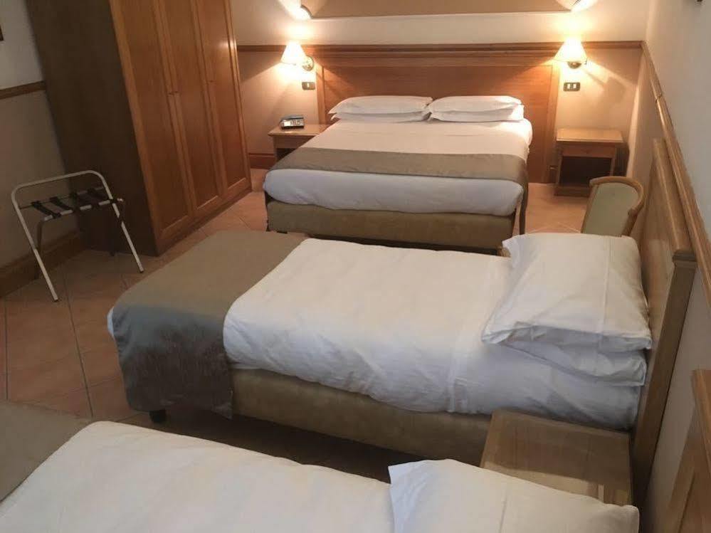 Hotel Leopardi Napoli Bagian luar foto