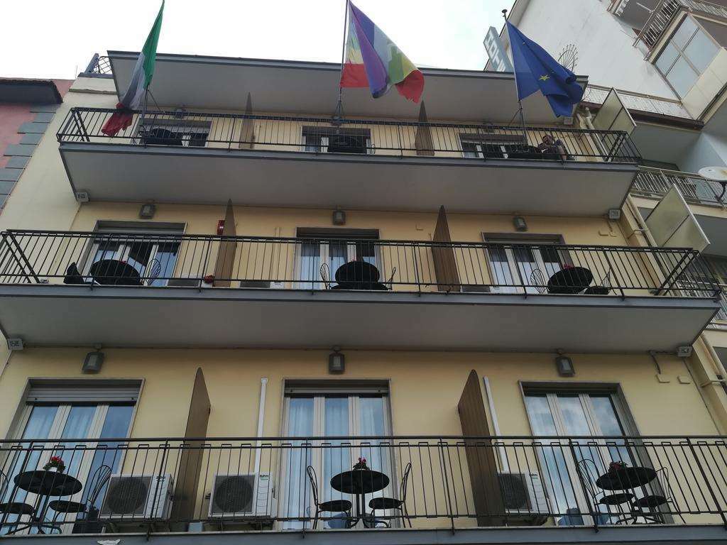 Hotel Leopardi Napoli Bagian luar foto